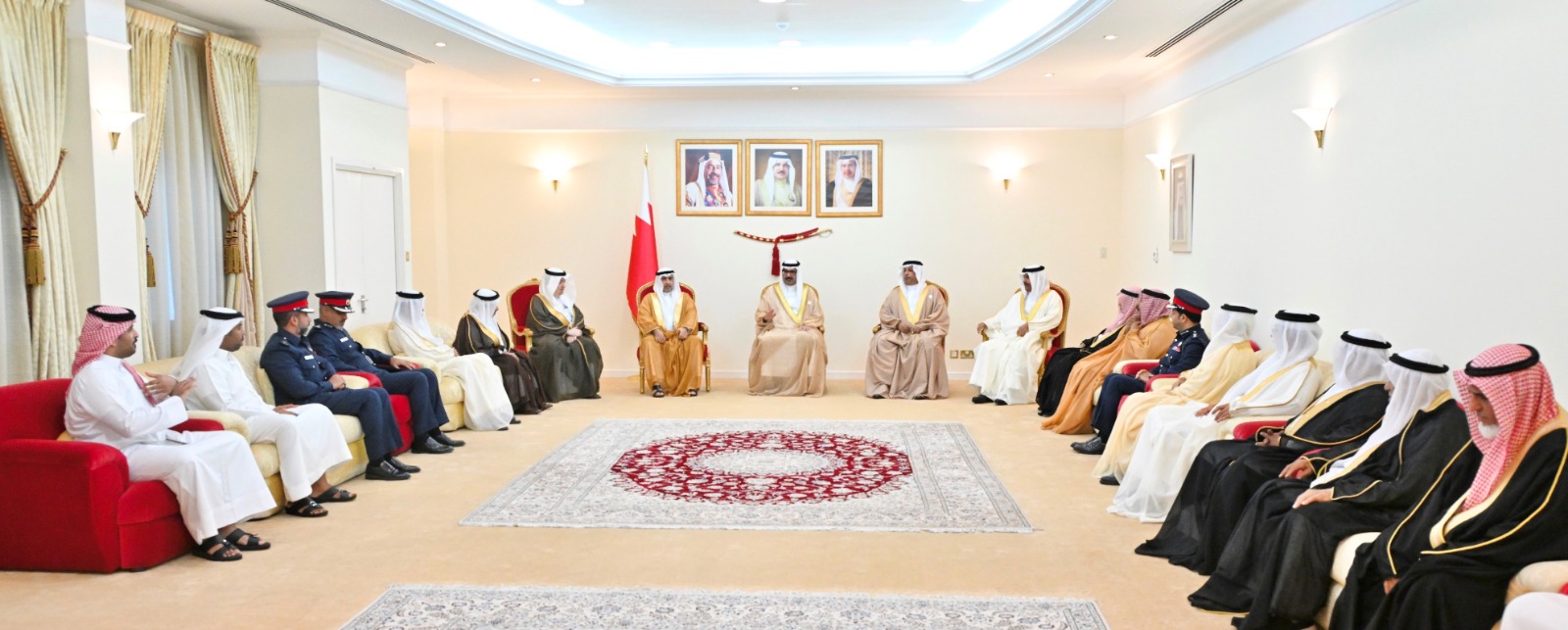 خلال التقاء سموه بالأهالي بمجلس المحافظة الأسبوعي .. محافظ الجنوبية يؤكد على ترسيخ نهج التواصل مع الأهالي وتوفير أفضل الخدمات<